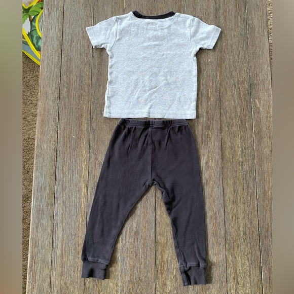 4/$20 Carter’s two piece pajamas - Picture 6 of 6
